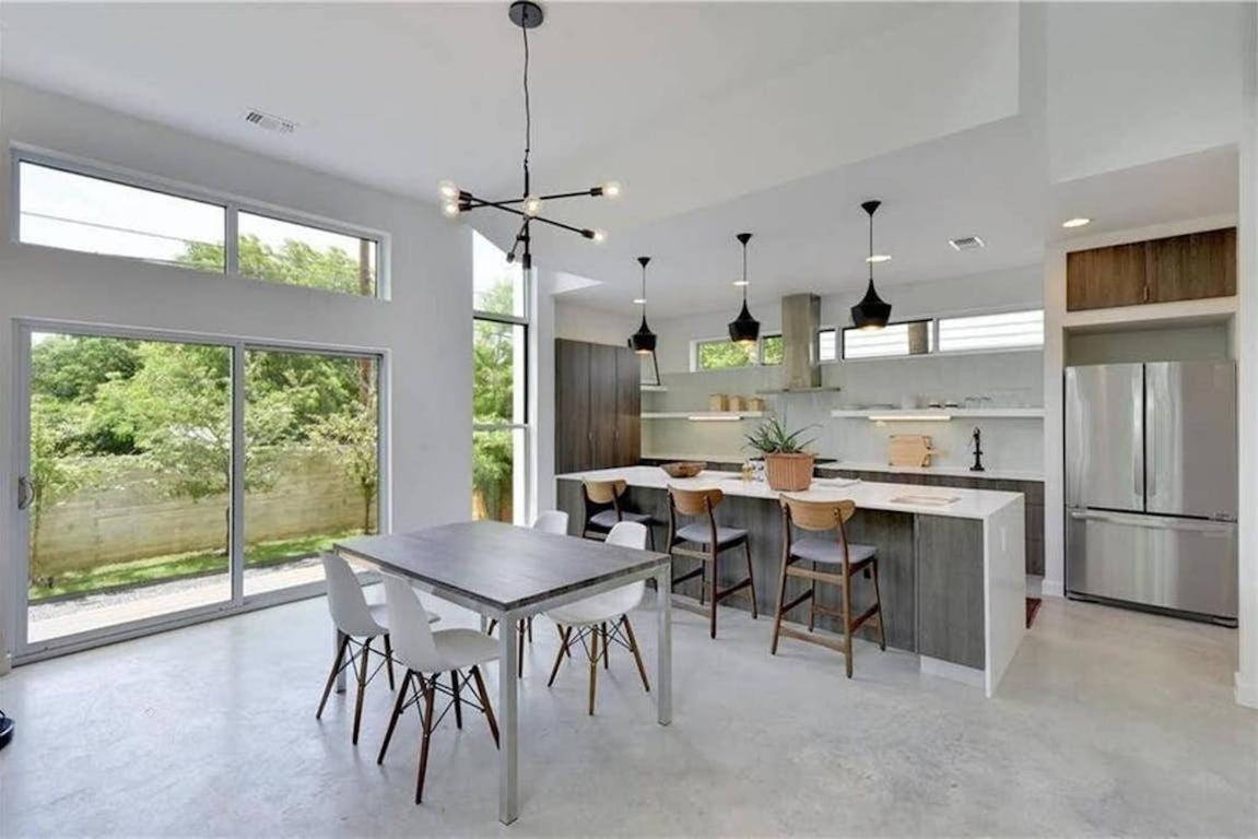 Stunning Modern Home W Pool & Hot Tub In Dt Austin Exterior photo