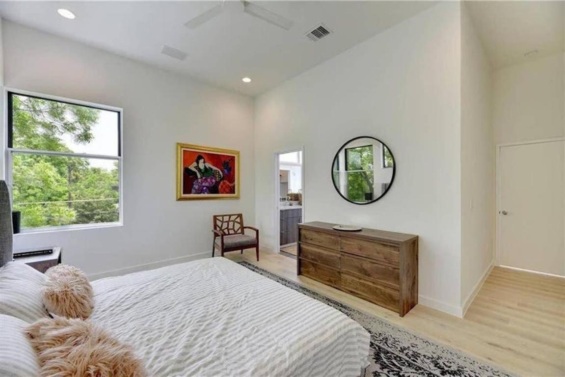 Stunning Modern Home W Pool & Hot Tub In Dt Austin Exterior photo