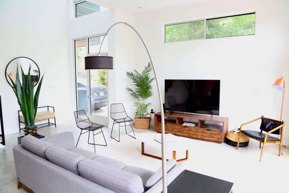 Stunning Modern Home W Pool & Hot Tub In Dt Austin Exterior photo