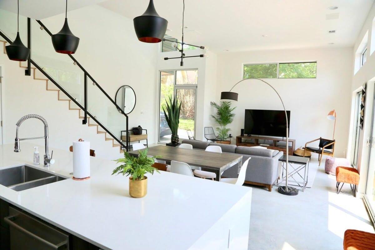 Stunning Modern Home W Pool & Hot Tub In Dt Austin Exterior photo