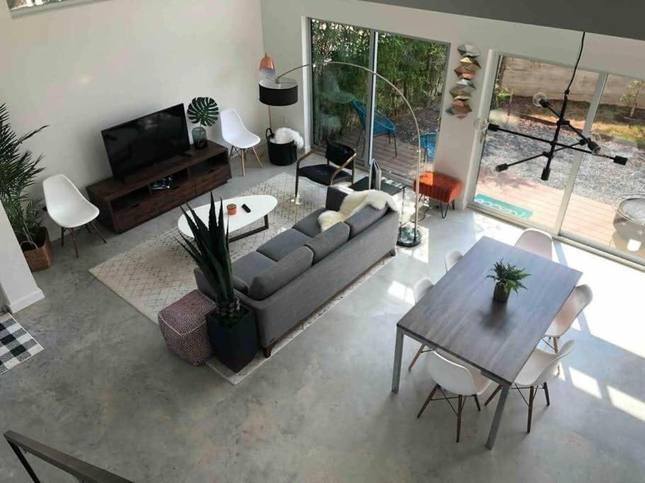 Stunning Modern Home W Pool & Hot Tub In Dt Austin Exterior photo