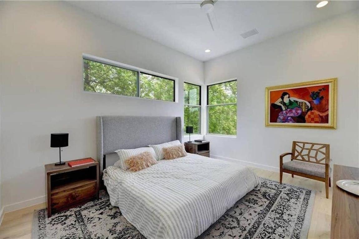 Stunning Modern Home W Pool & Hot Tub In Dt Austin Exterior photo