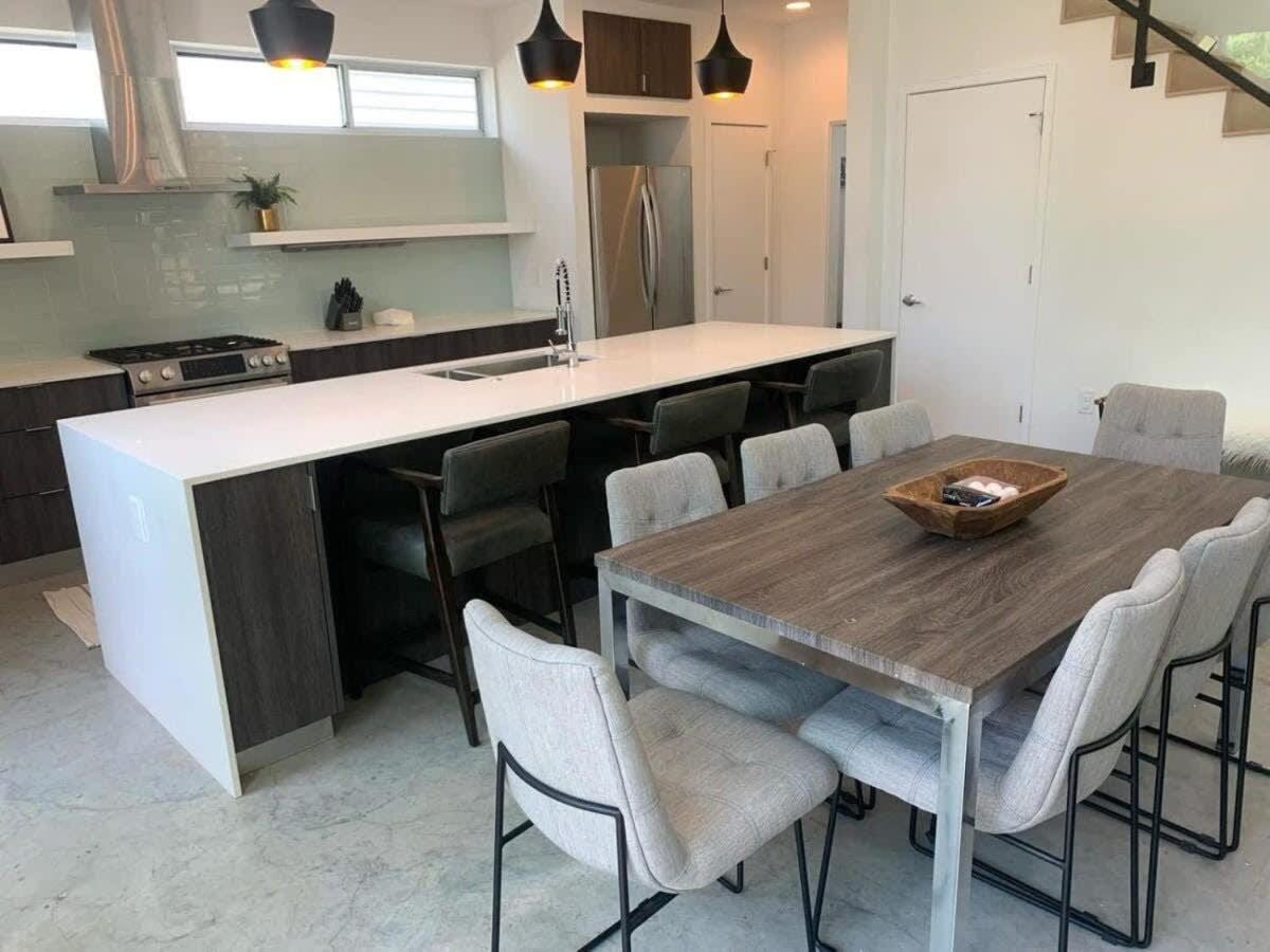 Stunning Modern Home W Pool & Hot Tub In Dt Austin Exterior photo