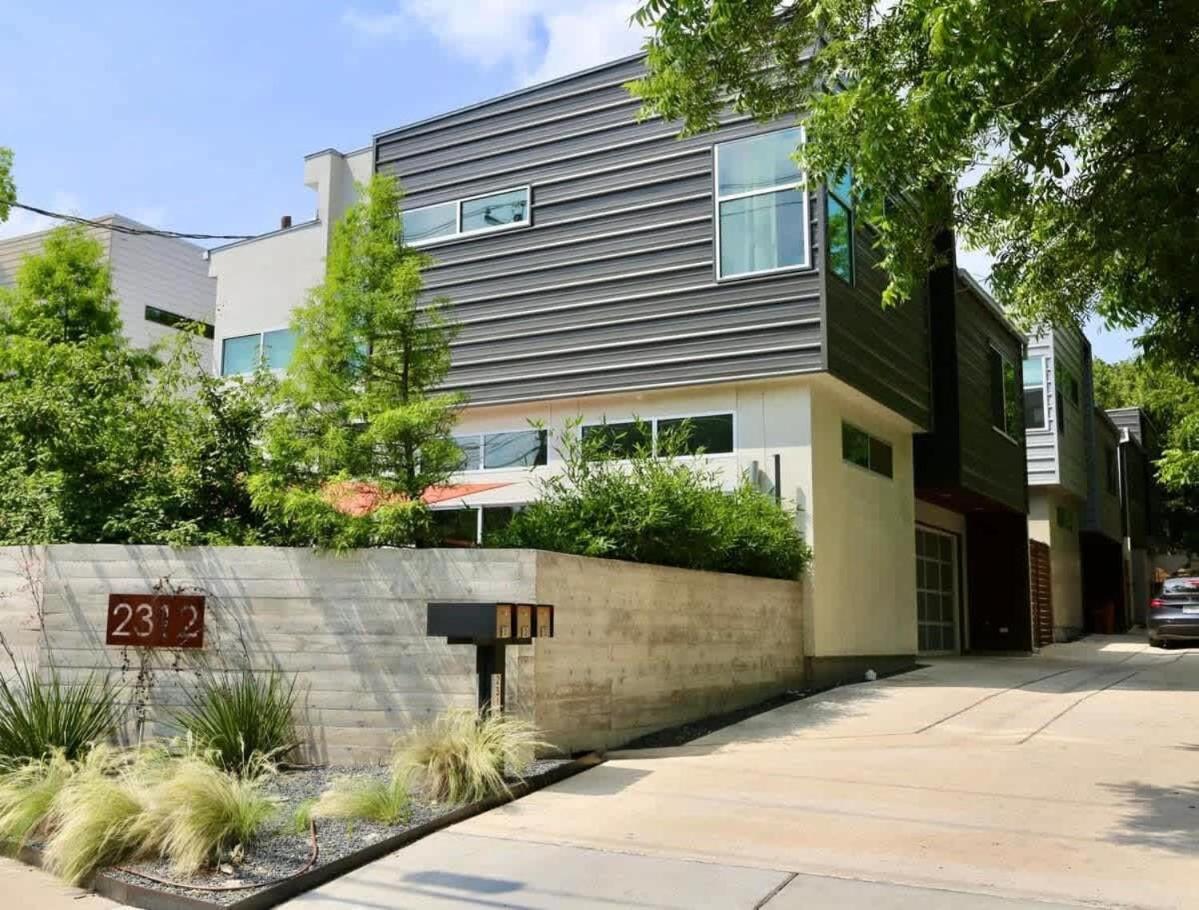 Stunning Modern Home W Pool & Hot Tub In Dt Austin Exterior photo